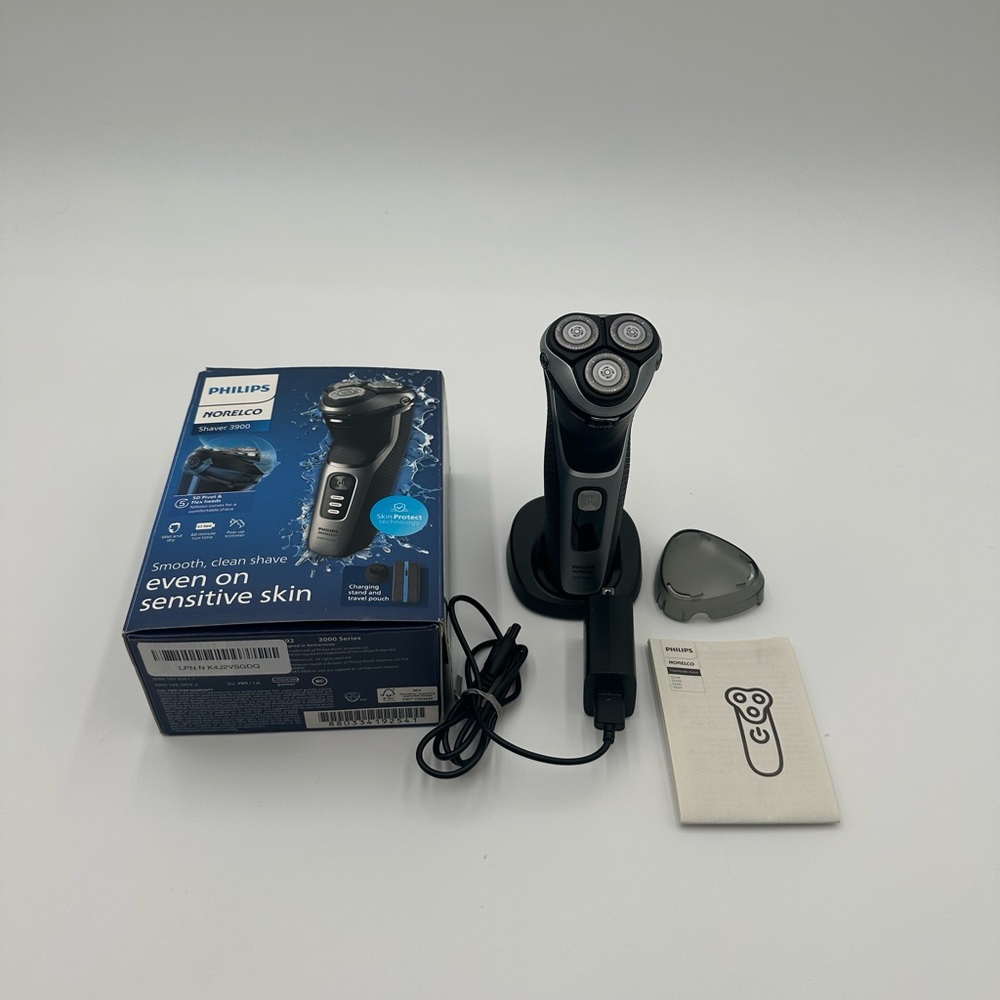 Philips Norelco Shaver 3900 Wet & Dry Electric Shaver